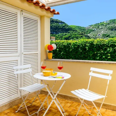 Estate4home - Relais Chiara Free Parking סורנטו