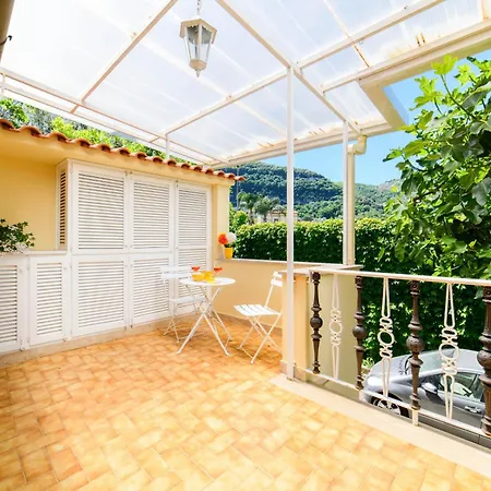 Estate4home - Relais Chiara Free Parking סורנטו
