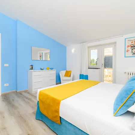 Estate4home - Relais Chiara Free Parking סורנטו