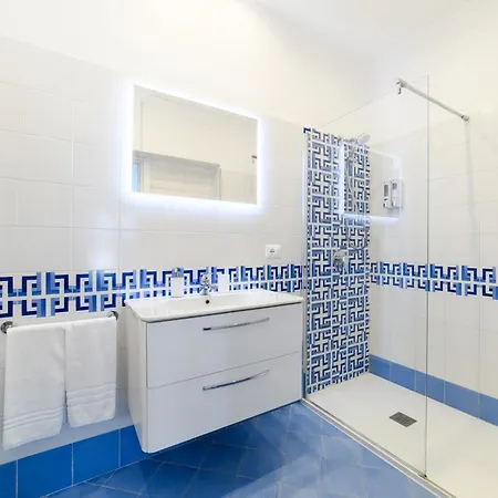 Estate4home - Relais Chiara Free Parking * סורנטו
